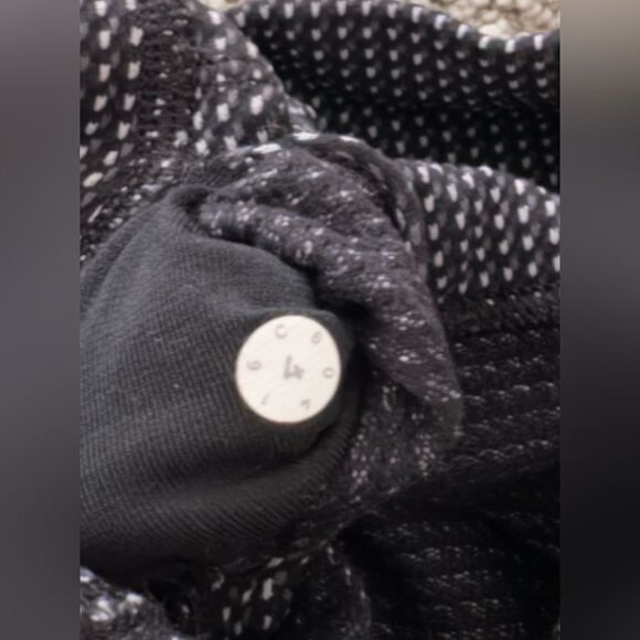 Lululemon Black Grey and White Wunder Under Legging - Picture 7 of 8